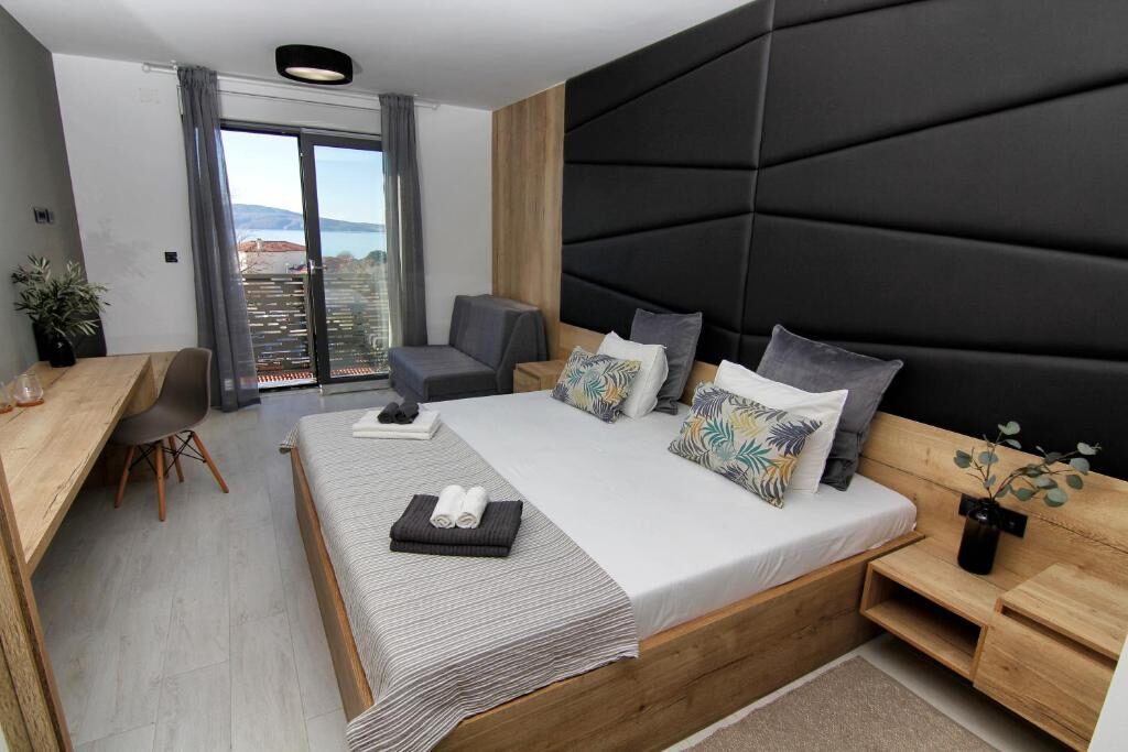 Modern double room with sea view at Azur in Novi Vinodolski
